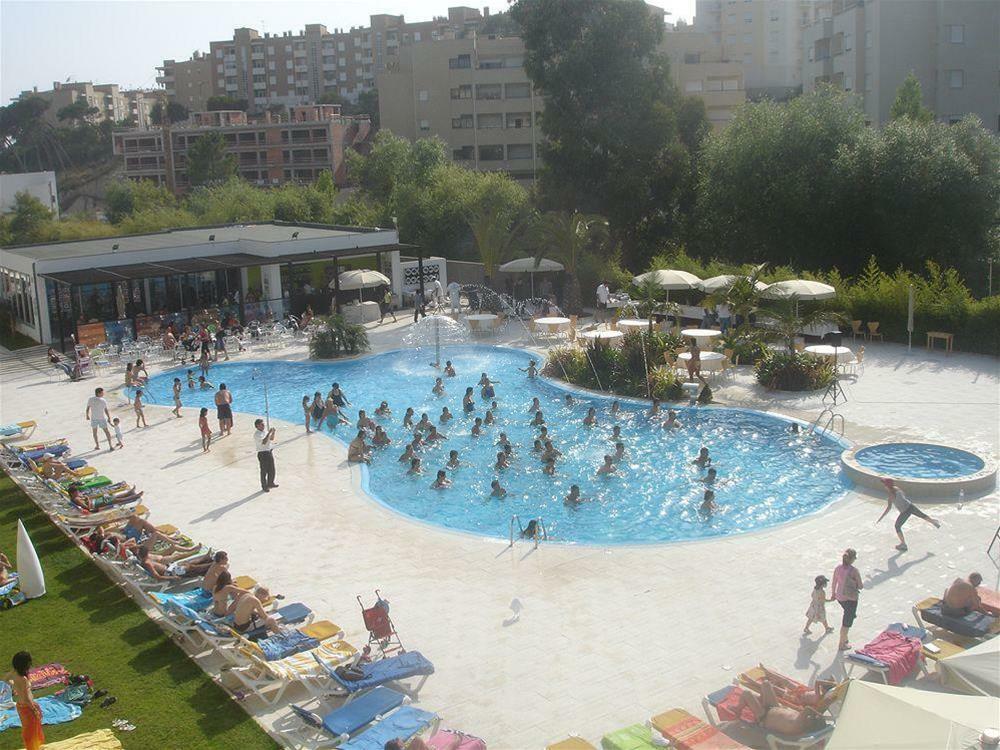 Malibu Foz Hotel - La Maison Younan Figueira da Foz Bagian luar foto The swimming pool