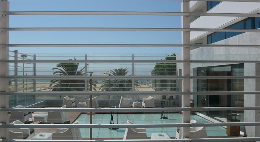 Malibu Foz Hotel - La Maison Younan Figueira da Foz Bagian luar foto View of the beach from the hotel