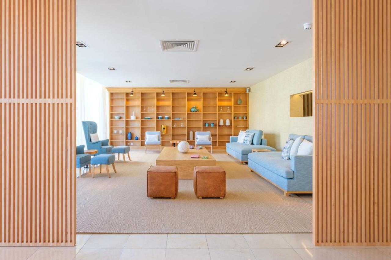 Malibu Foz Hotel - La Maison Younan Figueira da Foz Bagian luar foto The library at the International Centre for Leadership in Education