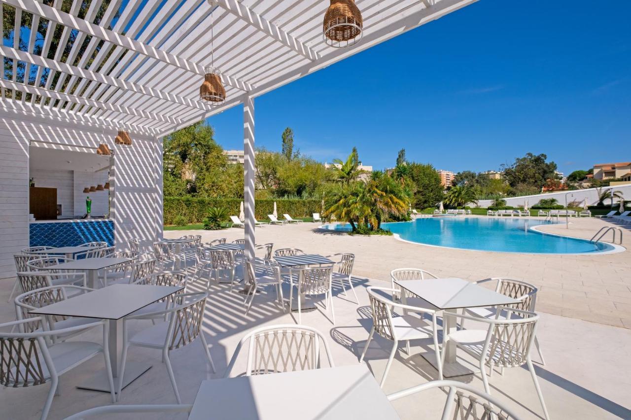 Malibu Foz Hotel - La Maison Younan Figueira da Foz Bagian luar foto The pool at the hotel