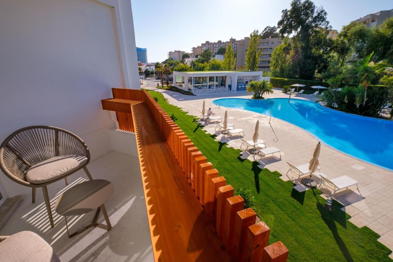 Malibu Foz Hotel - La Maison Younan Figueira da Foz Bagian luar foto The swimming pool at the hotel
