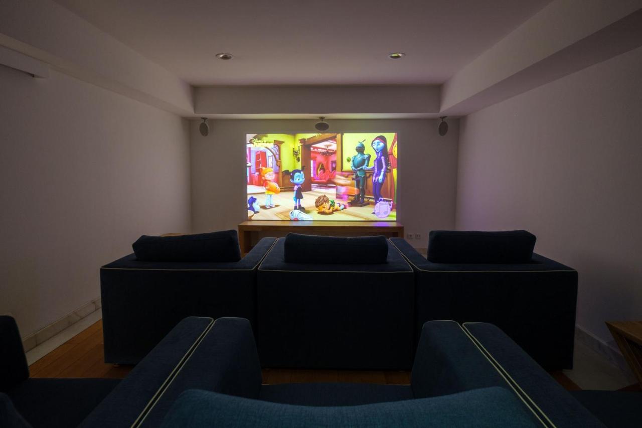 Malibu Foz Hotel - La Maison Younan Figueira da Foz Bagian luar foto A home theater