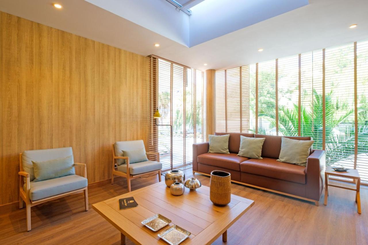 Malibu Foz Hotel - La Maison Younan Figueira da Foz Bagian luar foto Interior of the house